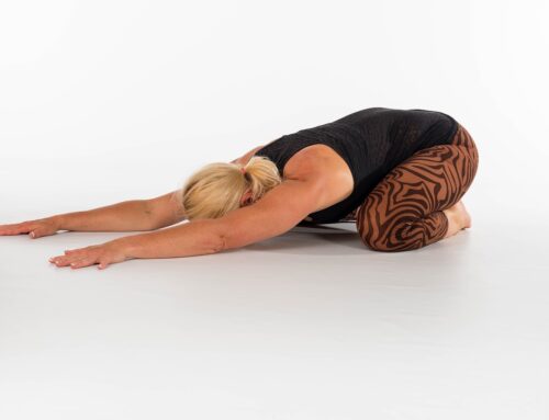 El Yoga Terapéutico: Un Viaje Hacia el Bienestar para Todos