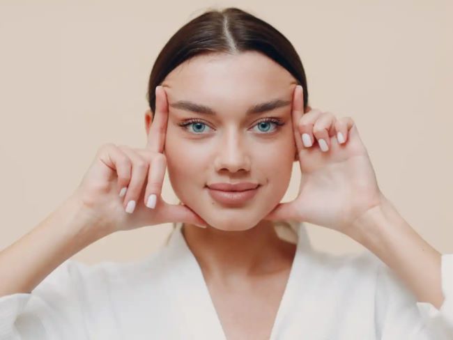 Yoga Facial: Rutina Diaria para una Piel Radiante