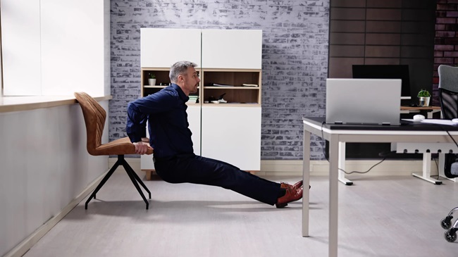 Beneficios del Yoga en Silla para la Salud